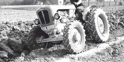 Four-wheel drive tractors